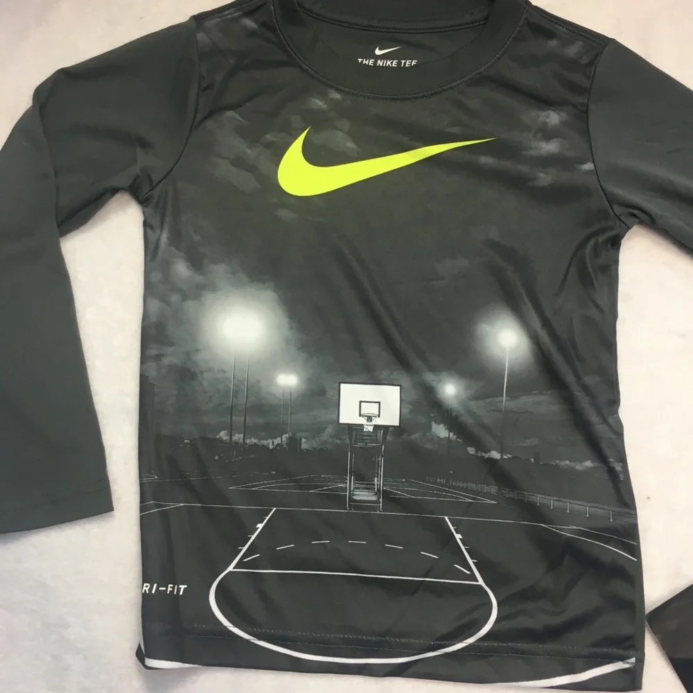 NWT Boys Nike Long‎ sleeve top